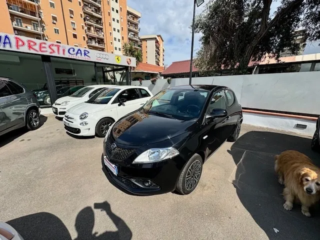 Lancia Ypsilon 1.0 FireFly 5 porte S&S Hybrid Ecochic Silver